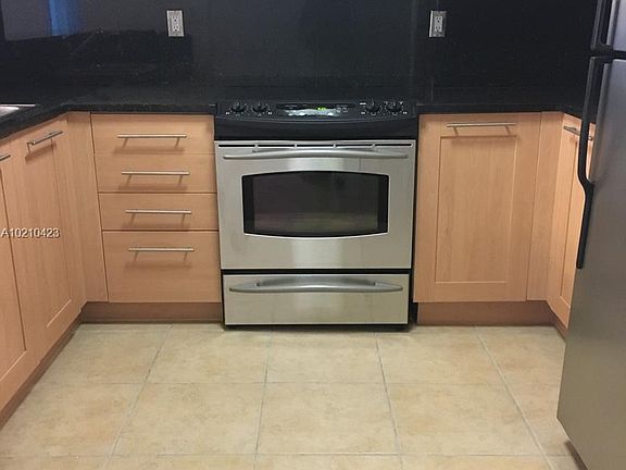 3rd image of 511 SE 5th Ave APT 823