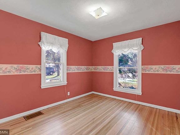 3rd image of 1451 Margaret St