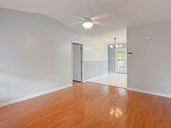 3rd image of 308 Kelli Dr
