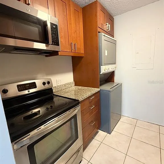 2305 Laurel #614 — Photo 10
