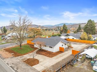 1905 Archer Dr, Medford, OR 97501