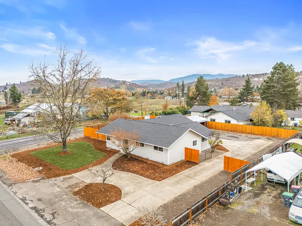 1905 Archer Dr, Medford, OR 97501