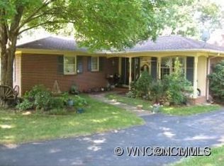 269 Foxcroft Dr, Asheville, NC 28806