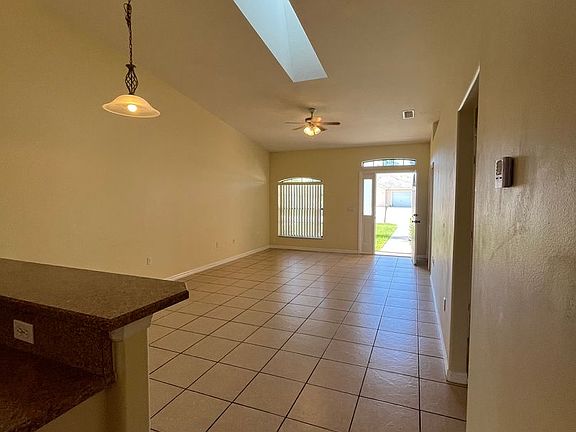 4th image of 7 Wood Amber Ln #A