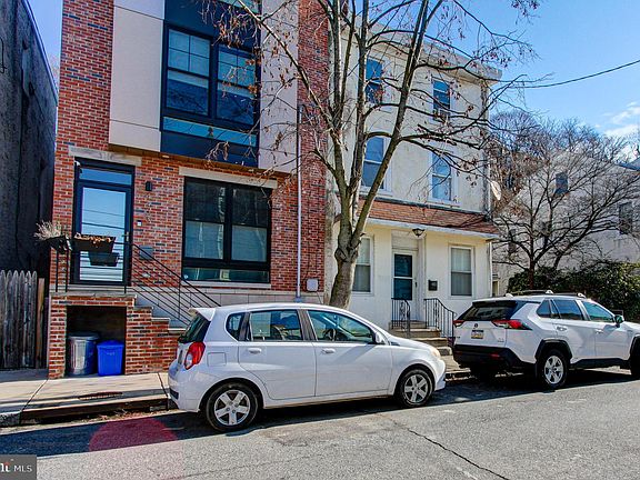 3rd image of 4461 Silverwood St
