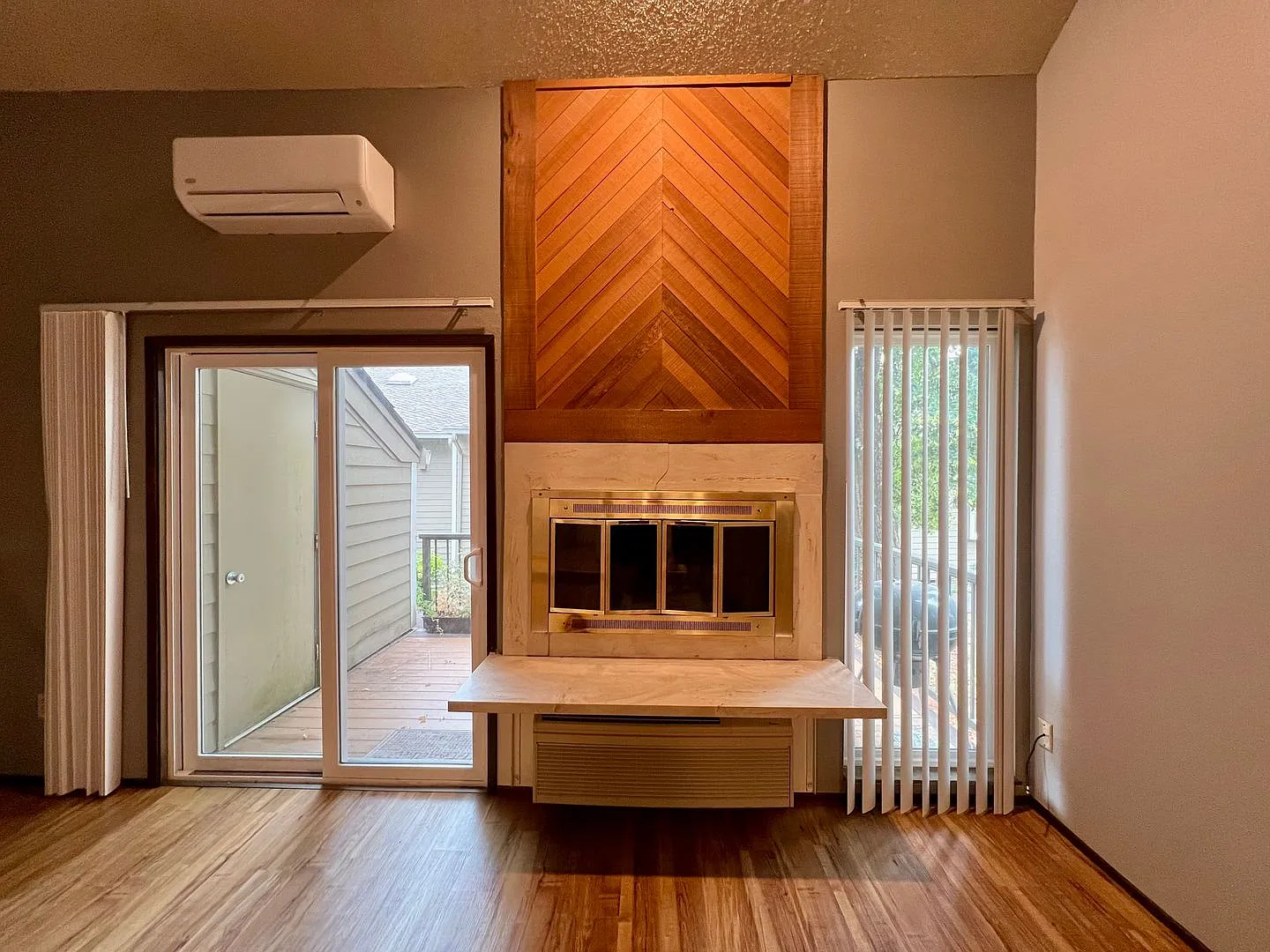 Beautiful 2 Bed, 2 Bath Townhome with Community Pool, Gym & Clubhouse! — Photo 3
