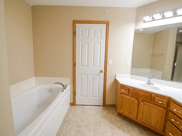 1591 Woodlynn Ave #2 — Photo 7