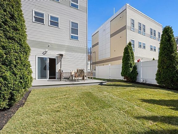 3rd image of 25 Robey St #25