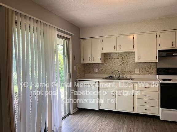 5th image of 6708 W 71st Ter