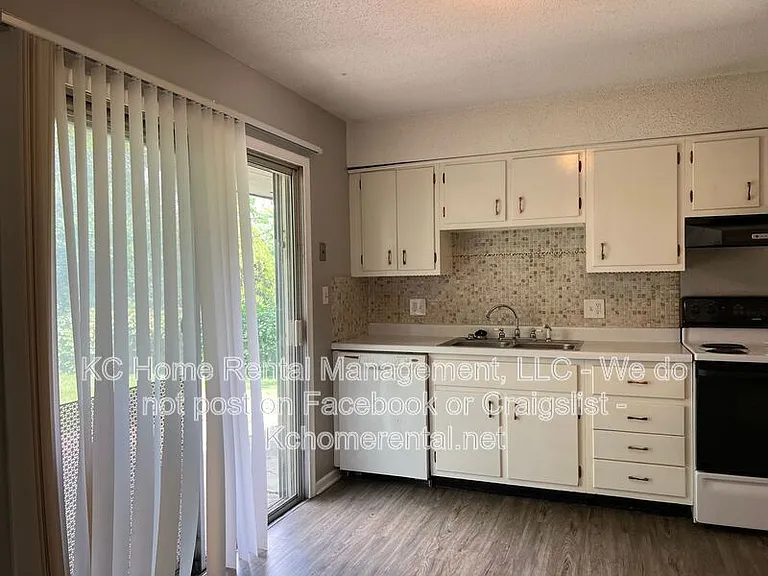 6708 W 71st Ter — Photo 5