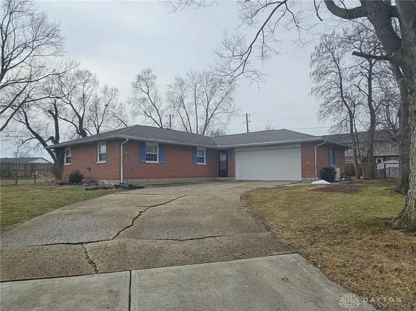 303 Crescent Dr, Lewisburg, OH 45338