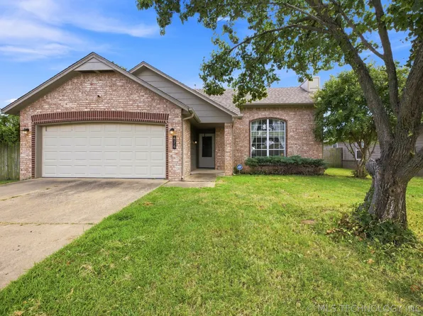 474 E 142nd Pl, Glenpool, OK 74033