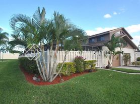 9569 Boca Gardens Pkwy, Boca Raton, FL