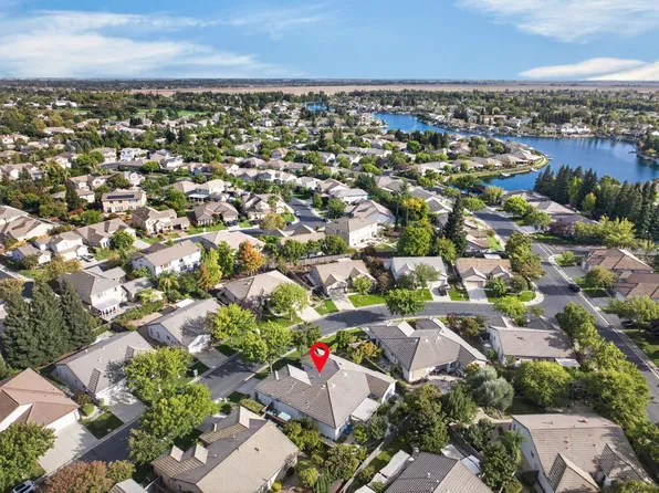 9454 Century Oaks Ln, Elk Grove, CA 95758