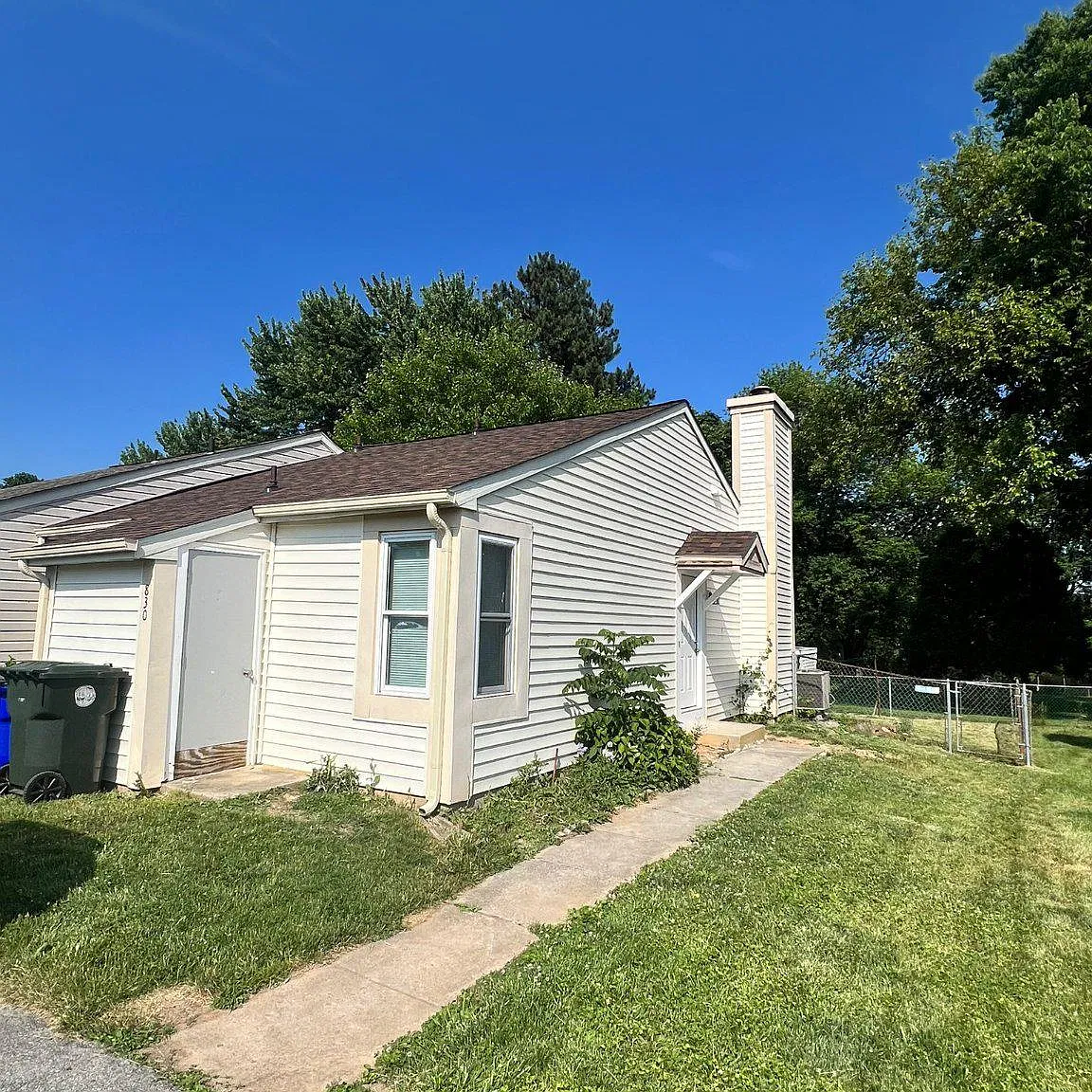 2 bed, 1.0 bath, 792 sqft, $1,900 — Photo 1