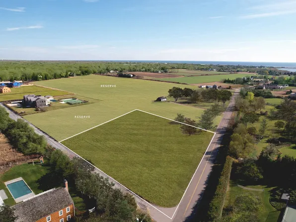 51 Wainscott Hollow Rd, Wainscott, NY 11975