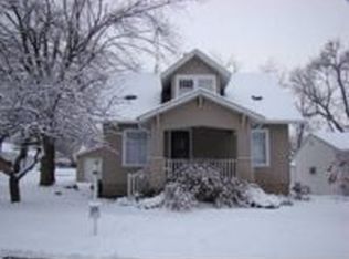 809 E 3rd St, Pella, IA 50219