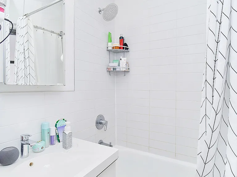 236 E 33rd St #4D — Photo 7