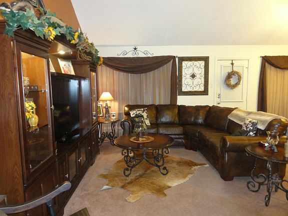 3rd image of 2950 Lakeview East Dr
