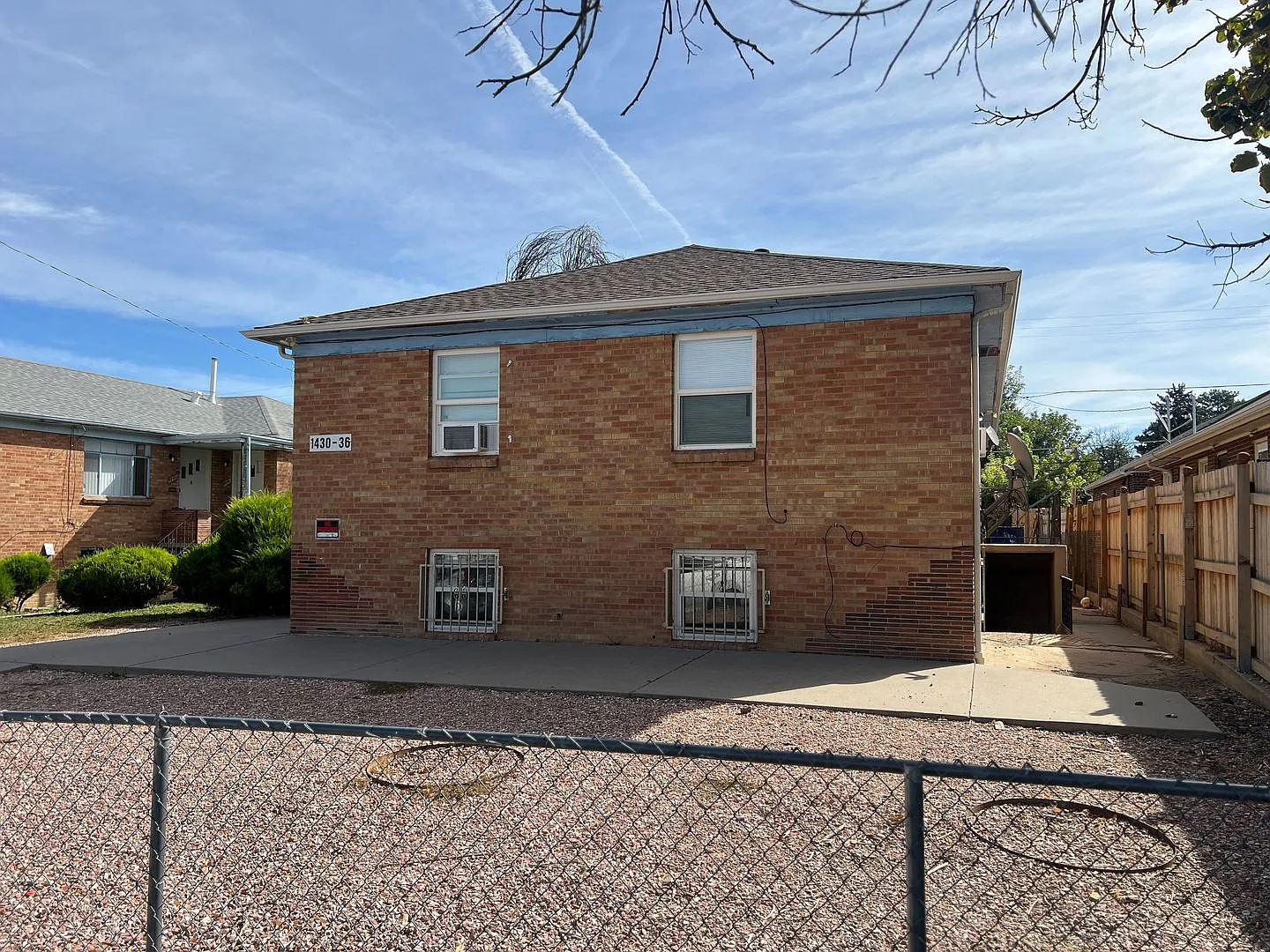 2 Bedroom 1 Bathroom in Delmar Parkway — Photo 2