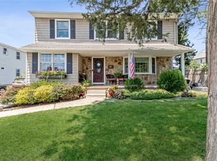 268 Gilmore St, Mineola, NY 11501