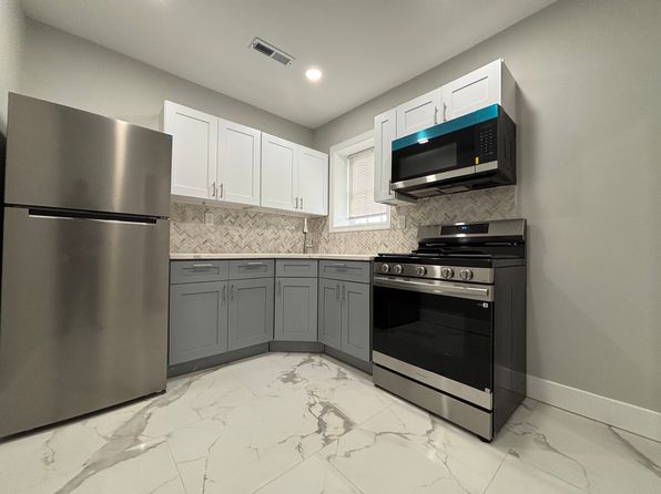 70304 Circular Ave #304