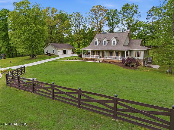 4th image of 1930 Maple Hills Ln