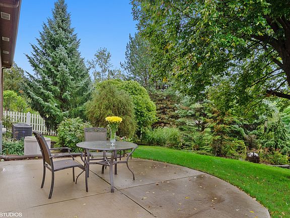 5th image of 1217 E Brookwood Dr