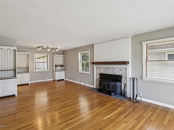 3rd image of 20329 Marian Ln