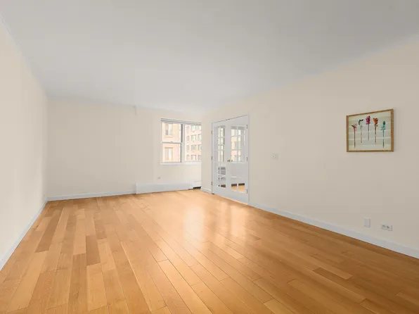 1175 York Avenue image 1 of 8