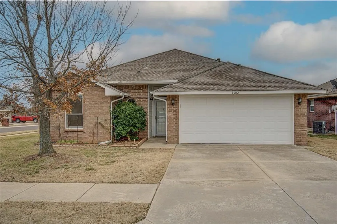 3 bed, 1417 sqft, $1,595 — Photo 1