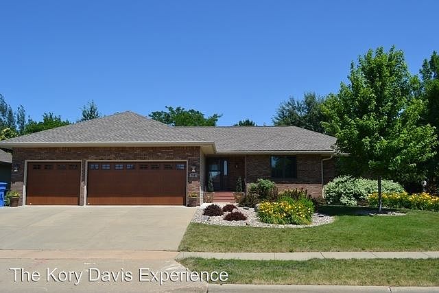 1st image of 916 E Justin Dr