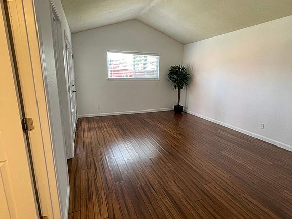 4th image of 235 Montrose Dr