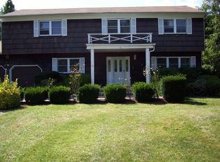 5 Randi Ct, Melville, NY 11747