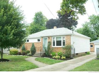 353 N Ellicott St, Williamsville, NY 14221