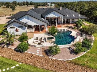 547 Powder Rdg, Luling, TX 78648