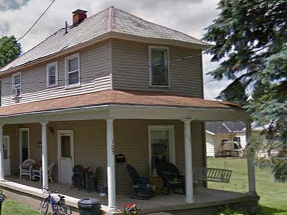 3rd image of 105 N Rogers St