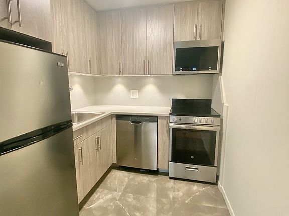 2nd image of 230 E 30th St APT 13J