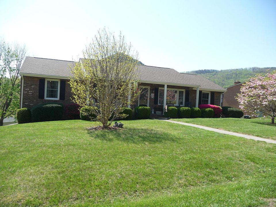 1st image of 1723 Bridle Ln