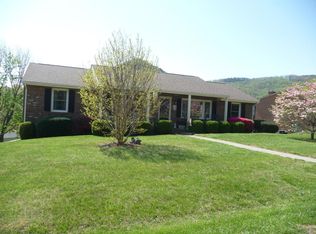 1723 Bridle Ln, Roanoke, VA 24018