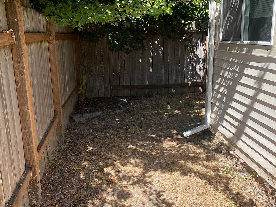 2nd image of 3475 SE 3rd St
