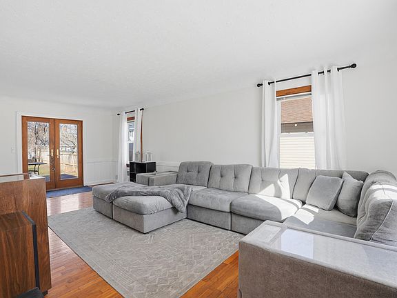 5th image of 608 Park St