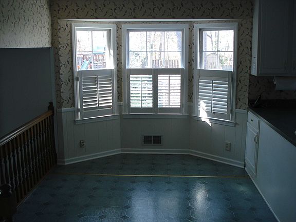 Dining area off kitchen