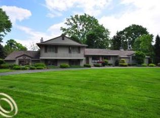 2935 Masefield Dr, Bloomfield Hills, MI 48304