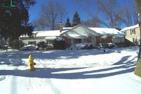 1st image of 670 Wellesley St