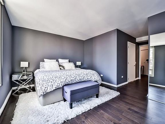 5th image of 33 W Ontario St APT 32B