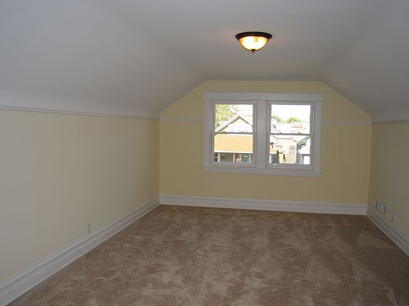 3rd image of 863 S Grove Ave