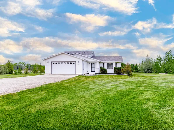 2539 Clover Pl, Bismarck, ND 58503
