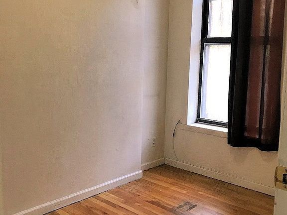 3rd image of 27 Essex St APT 2B