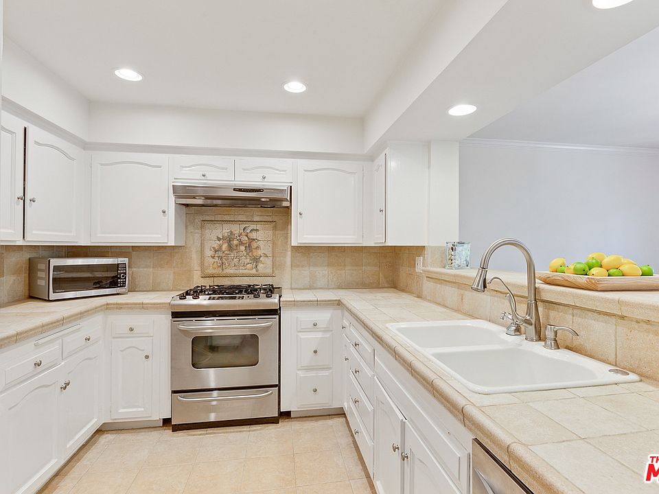 1st image of 6752 Hillpark Dr APT 302